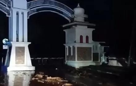 Jalur Padang-Solok Mendadak Lumpuh, Banjir Bandang Terjang Arosuka Senin Malam