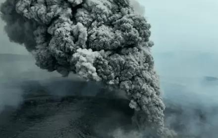 Penjelasan Pakar Kenapa Abu Gunung Anak Krakatau Bisa Terbawa Jauh